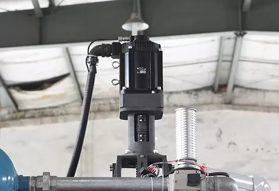 O servomotor de alongamento da YASKAWA (Japão) controla a velocidade da matriz superior e inferior, isso pode manter a força uniforme para garantir que a espessura inferior de cada copo seja uniforme. E o ser