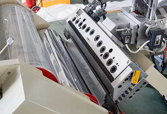 Linha de máquinas para fabricação de extrusoras de chapas PET PS